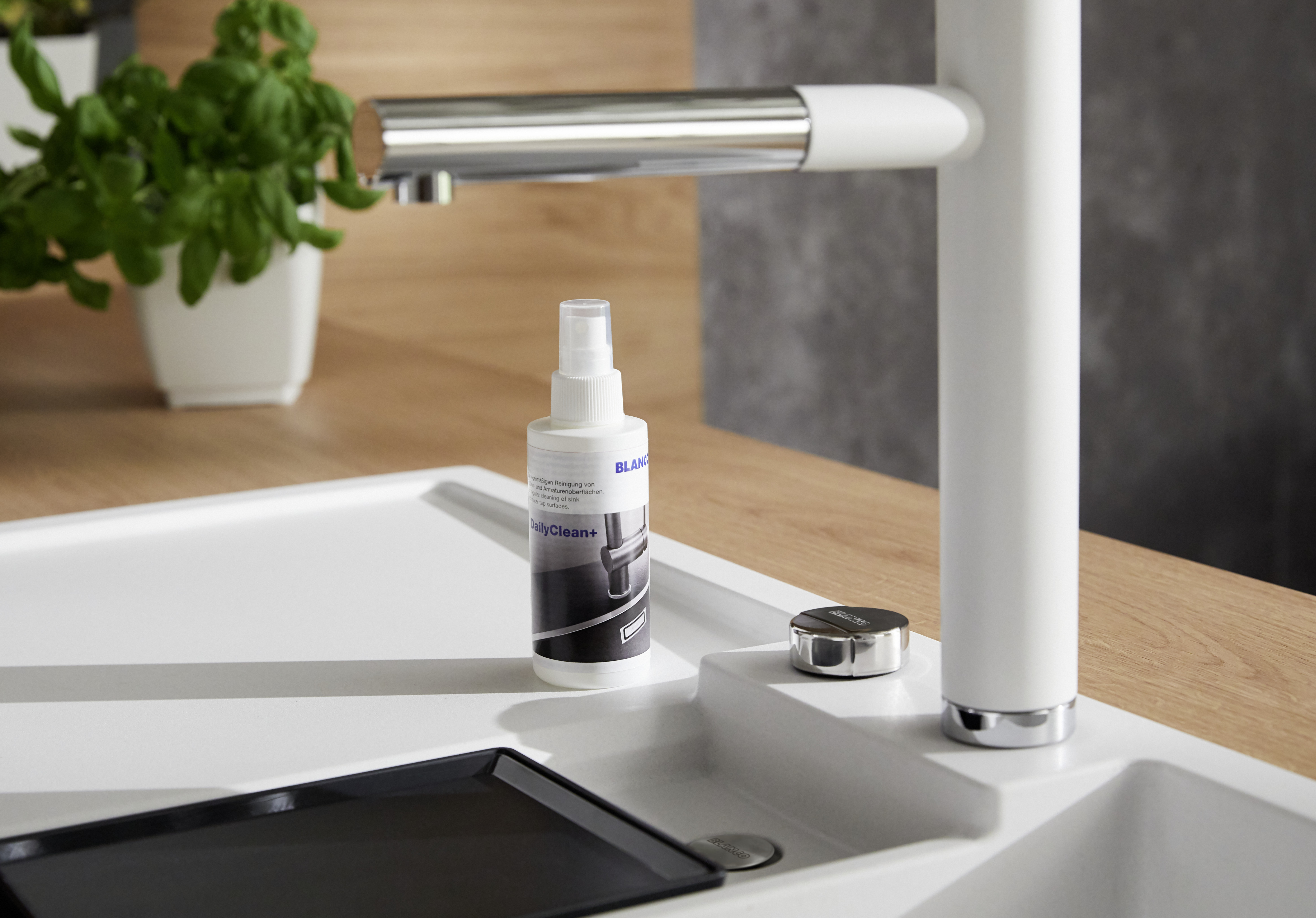 Čistiaci prostriedok BLANCO DailyClean+ pre údržbu granitových drezov